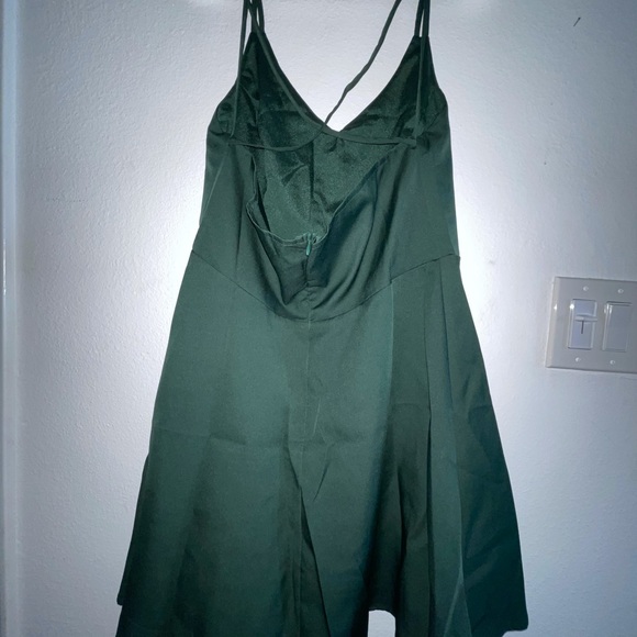 Emerald Flowy Dress - Picture 2 of 3